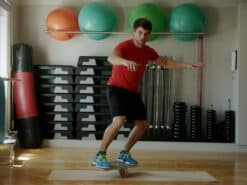 Balance training for snowboarders with the MFT Indoor Board